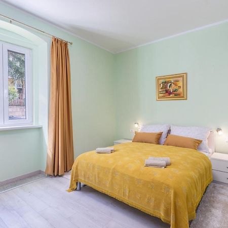 Apartment Lazzarich With Terrace Poreč Exterior foto