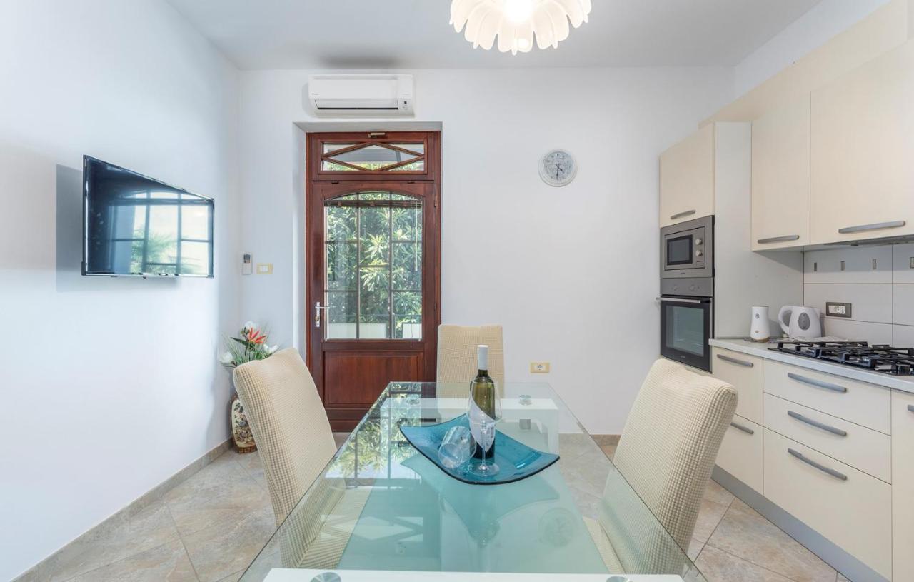 Apartment Lazzarich With Terrace Poreč Exterior foto