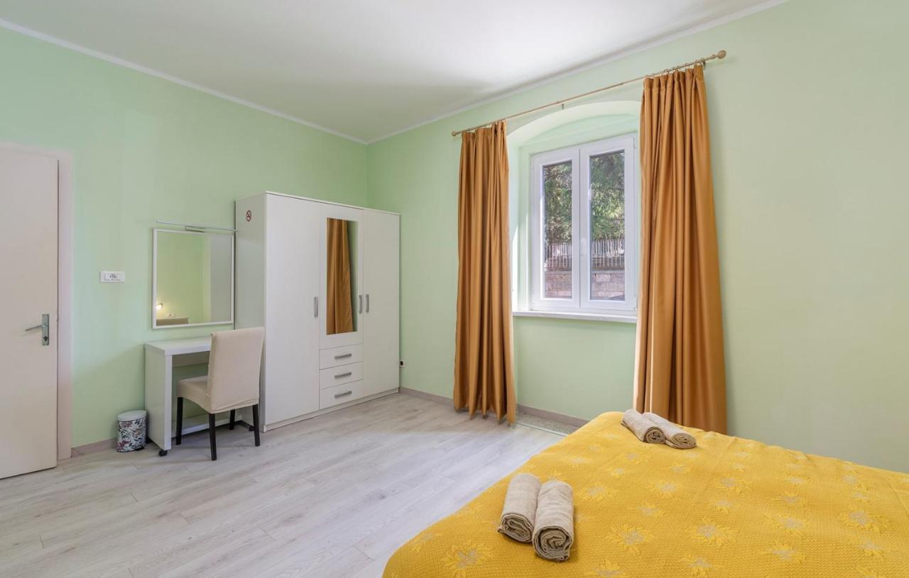 Apartment Lazzarich With Terrace Poreč Exterior foto